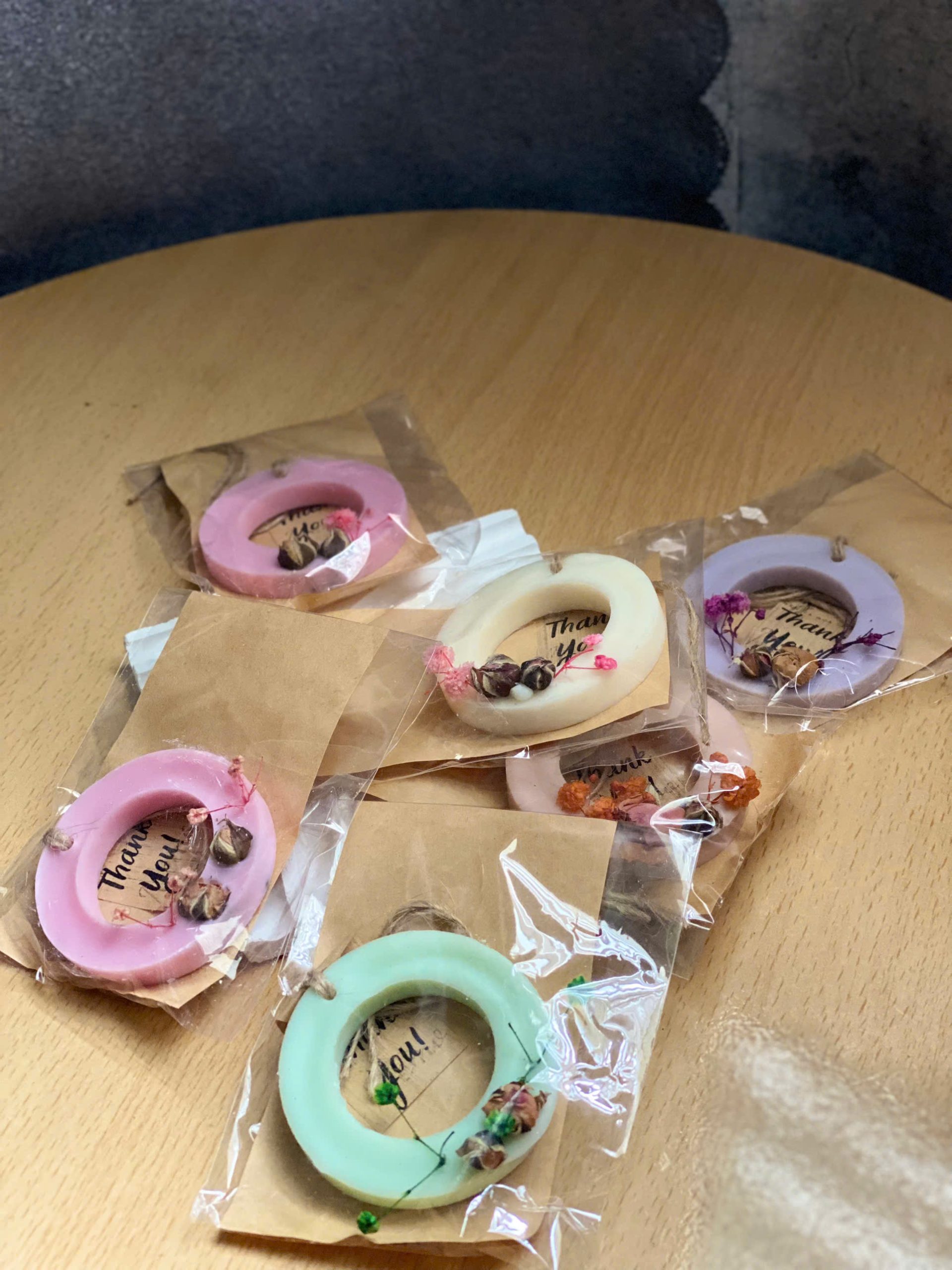 Sáp thơm phòng hình rỗng (lẻ) 1